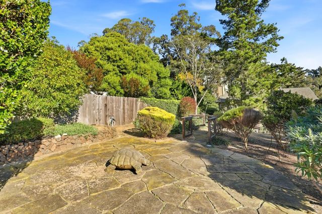 455 Avenue Portola, El Granada, CA 94019