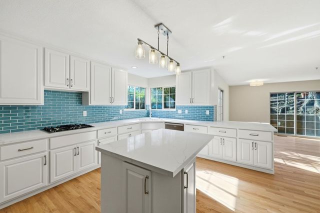 455 Avenue Portola, El Granada, CA 94019