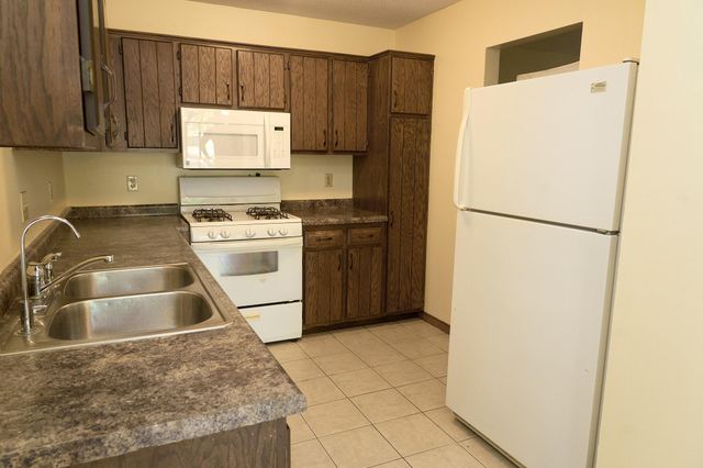 3781 Brookdale Circle N, Brooklyn Park, MN 55443