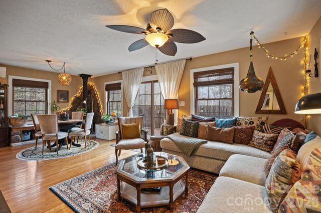 373 Lytle Cove Road, Swannanoa, NC 28778