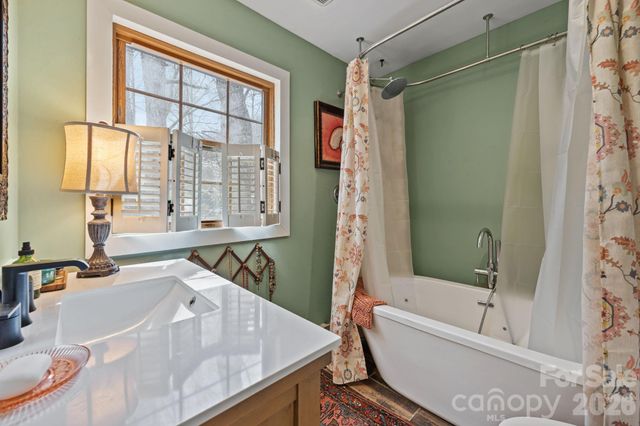 373 Lytle Cove Road, Swannanoa, NC 28778