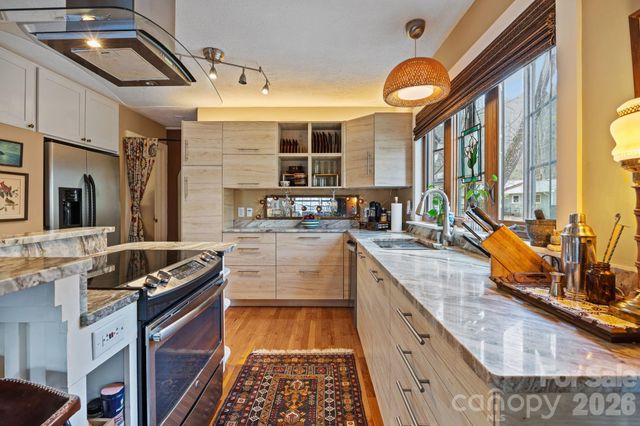 373 Lytle Cove Road, Swannanoa, NC 28778