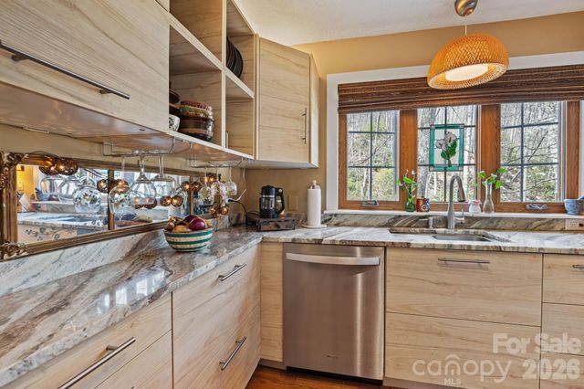 373 Lytle Cove Road, Swannanoa, NC 28778