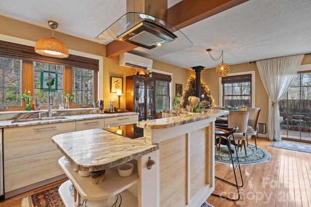 373 Lytle Cove Road, Swannanoa, NC 28778