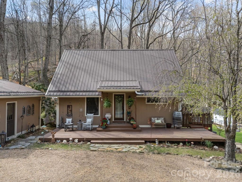 373 Lytle Cove Road, Swannanoa, NC 28778