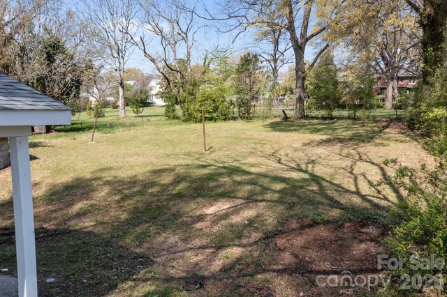 414 W Sharpe Street, Statesville, NC 28677