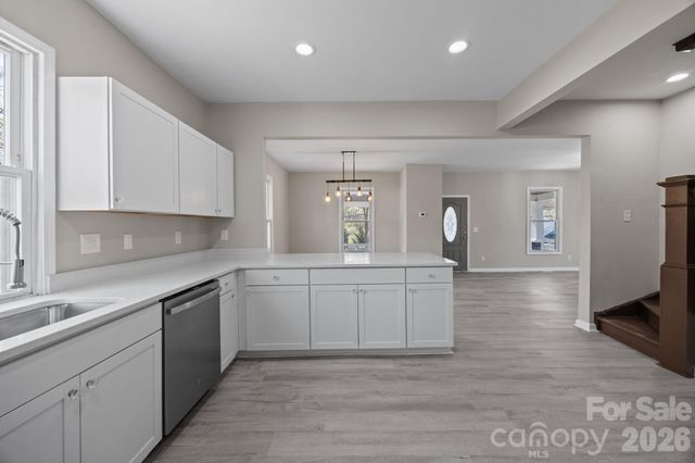 414 W Sharpe Street, Statesville, NC 28677