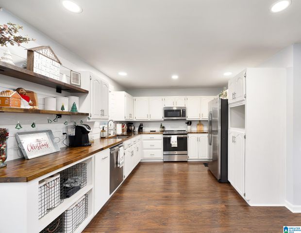 8475 LOCK 17 ROAD, Bessemer, AL 35023