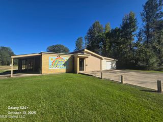 1350 N Clark Avenue, Magnolia, MS 39652