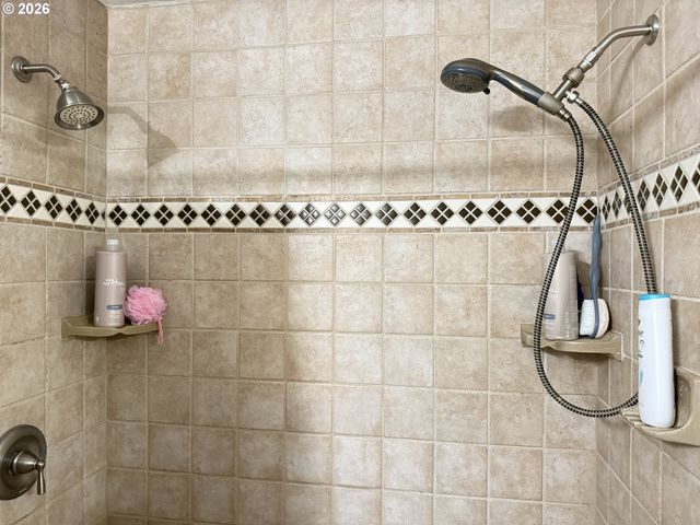 105 TIMBERLINE Dr, Castle Rock, WA 98611