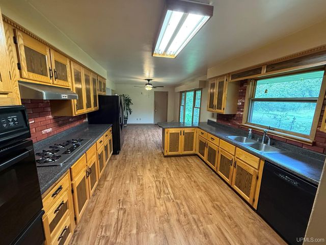 720 Parker Avenue, Ontonagon, MI 49953