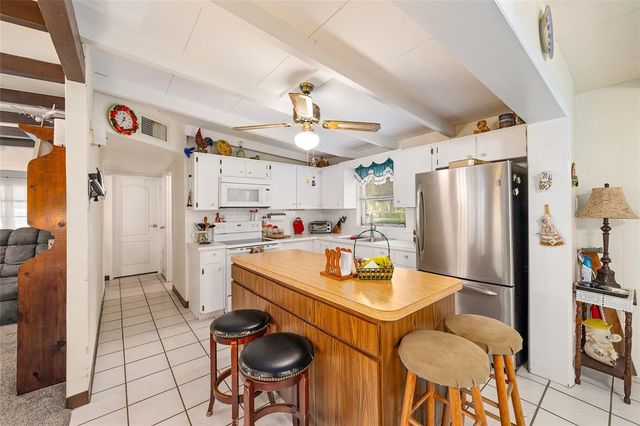 2345 CR 453, Lake Panasoffkee, FL 33538