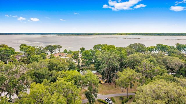 2345 CR 453, Lake Panasoffkee, FL 33538