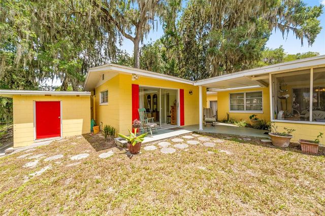 2345 CR 453, Lake Panasoffkee, FL 33538