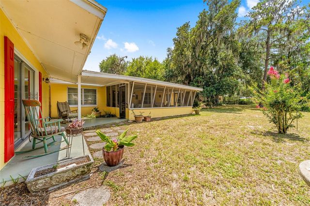 2345 CR 453, Lake Panasoffkee, FL 33538