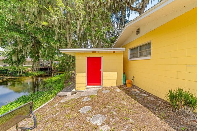 2345 CR 453, Lake Panasoffkee, FL 33538