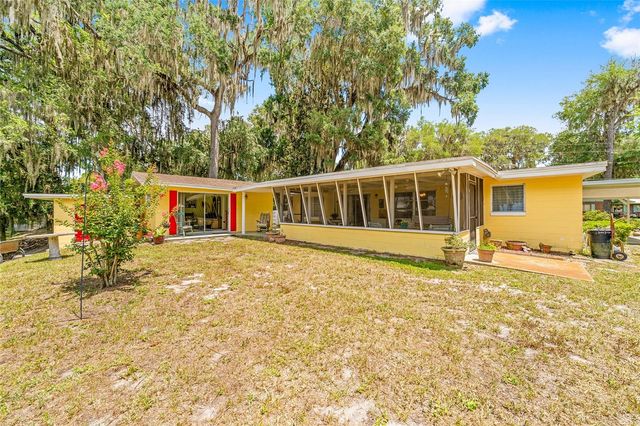 2345 CR 453, Lake Panasoffkee, FL 33538