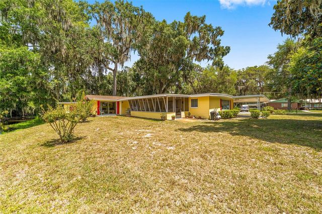 2345 CR 453, Lake Panasoffkee, FL 33538