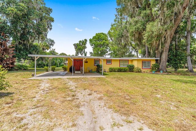 2345 CR 453, Lake Panasoffkee, FL 33538
