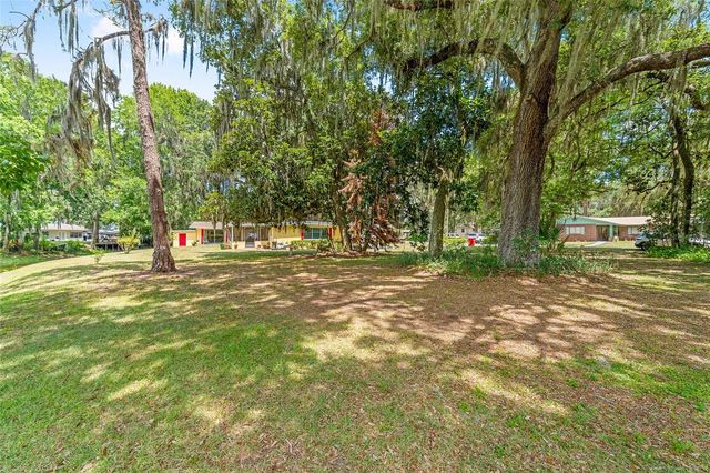 2345 CR 453, Lake Panasoffkee, FL 33538