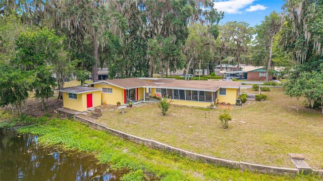2345 CR 453, Lake Panasoffkee, FL 33538