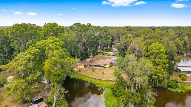 2345 CR 453, Lake Panasoffkee, FL 33538