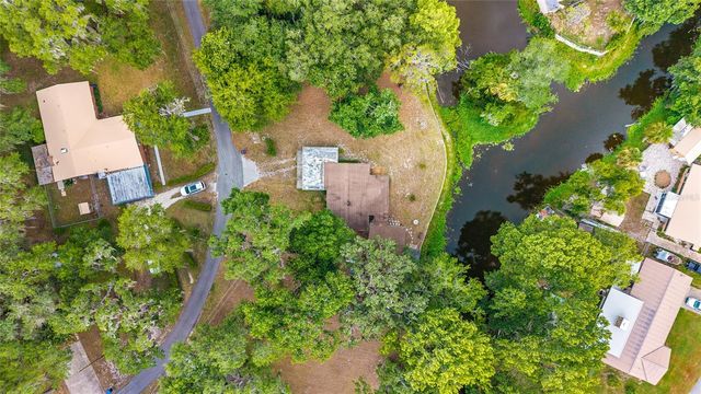 2345 CR 453, Lake Panasoffkee, FL 33538