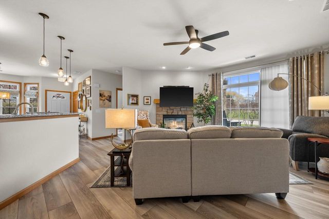W140N9964 Seven Pines WAY, Germantown, WI 53022