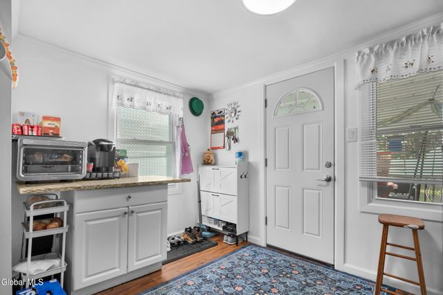 2093 Oaklawn Avenue, Rotterdam, NY 12306