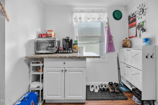 2093 Oaklawn Avenue, Rotterdam, NY 12306