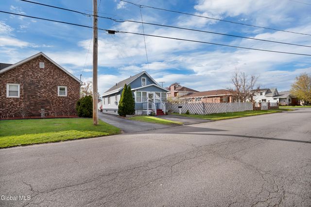 2093 Oaklawn Avenue, Rotterdam, NY 12306