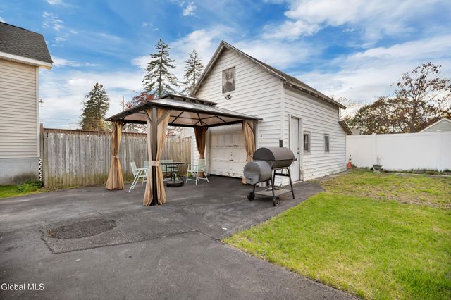 2093 Oaklawn Avenue, Rotterdam, NY 12306