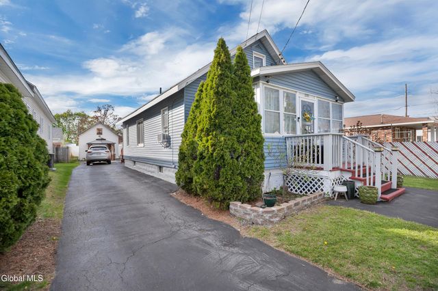 2093 Oaklawn Avenue, Rotterdam, NY 12306