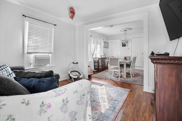 2093 Oaklawn Avenue, Rotterdam, NY 12306