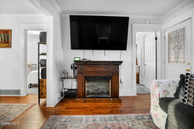 2093 Oaklawn Avenue, Rotterdam, NY 12306