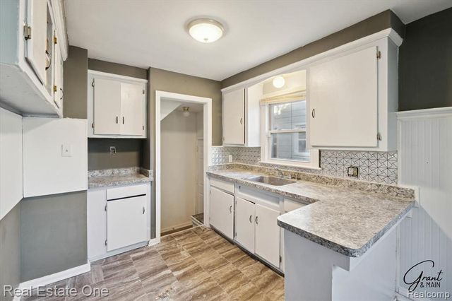 19439 W Chicago Street, Detroit, MI 48228
