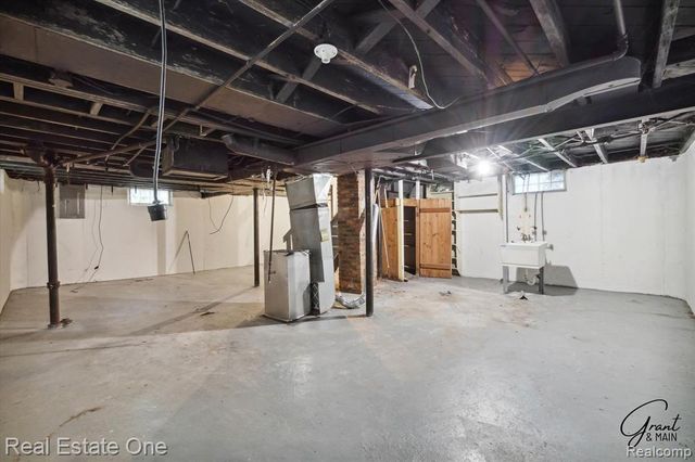 19439 W Chicago Street, Detroit, MI 48228