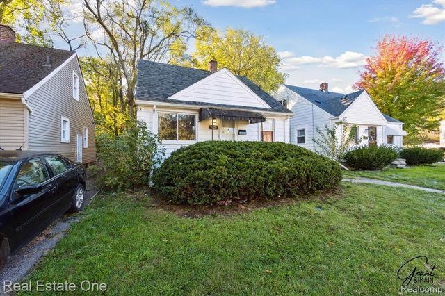 19439 W Chicago Street, Detroit, MI 48228