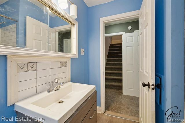 19439 W Chicago Street, Detroit, MI 48228