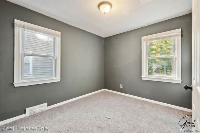 19439 W Chicago Street, Detroit, MI 48228