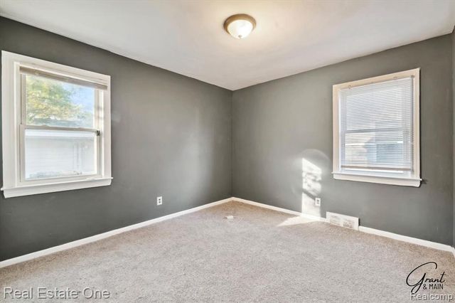 19439 W Chicago Street, Detroit, MI 48228