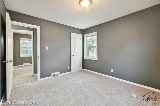 19439 W Chicago Street, Detroit, MI 48228