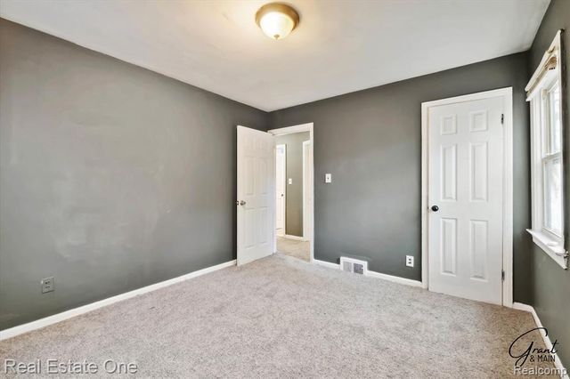 19439 W Chicago Street, Detroit, MI 48228
