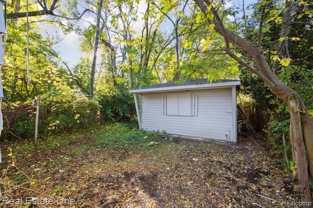 19439 W Chicago Street, Detroit, MI 48228