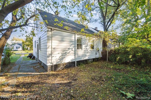 19439 W Chicago Street, Detroit, MI 48228