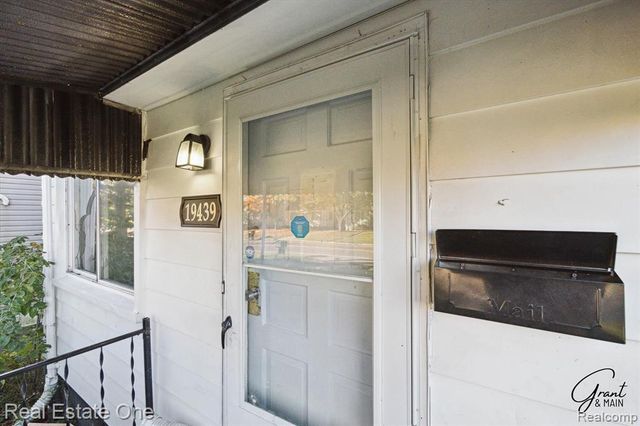 19439 W Chicago Street, Detroit, MI 48228