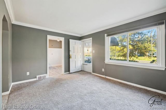 19439 W Chicago Street, Detroit, MI 48228