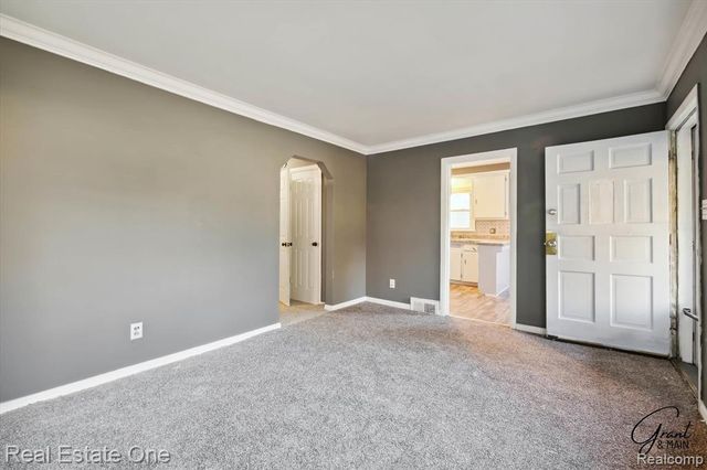 19439 W Chicago Street, Detroit, MI 48228
