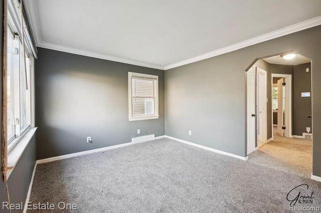 19439 W Chicago Street, Detroit, MI 48228