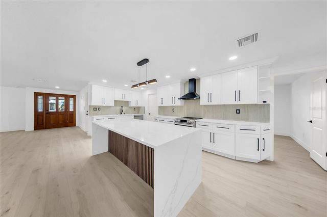 2905 BLUFFS DRIVE, Largo, FL 33770